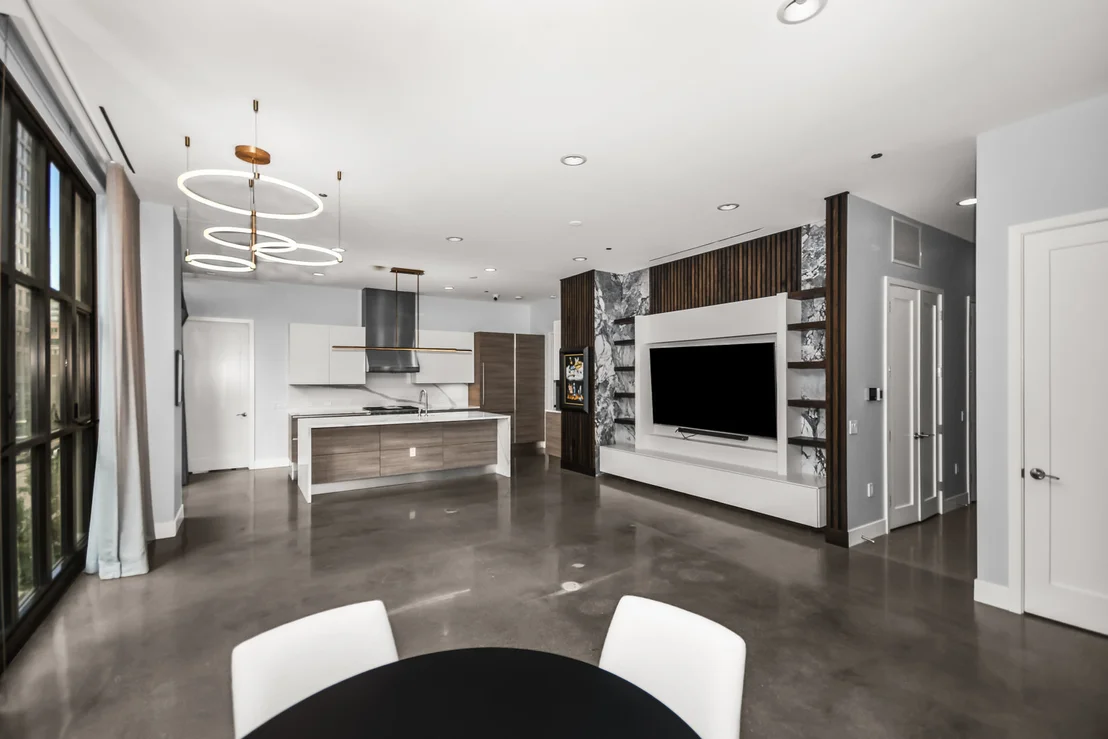 Photo of Unit 301 at 900 W Washington Boulevard