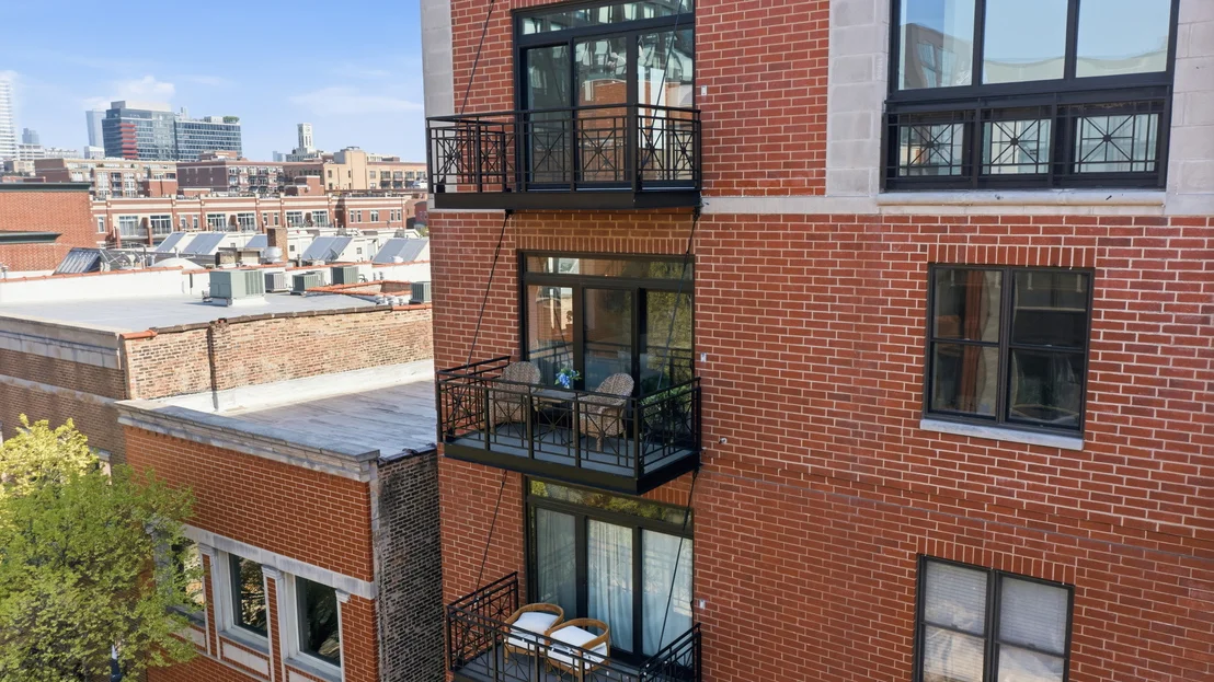 Photo of Unit 511 at 1155 W Madison Street