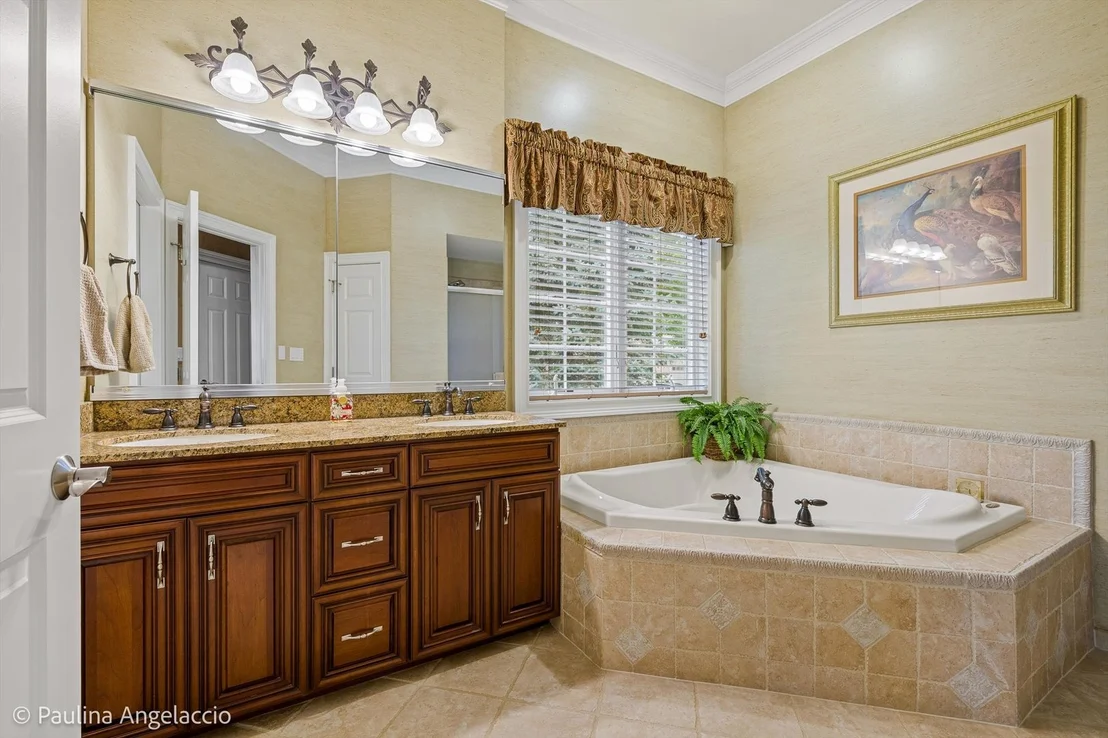 Photo of 1013 Ridgeview Drive