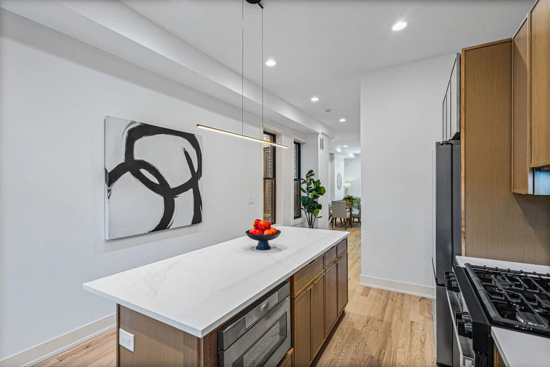 Photo of 433 E 46th Place