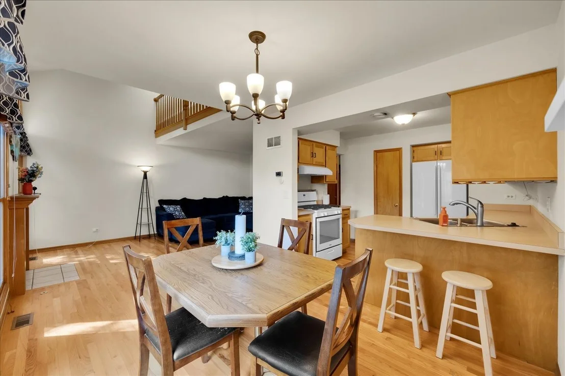Photo of 446 S Wenbriar Square