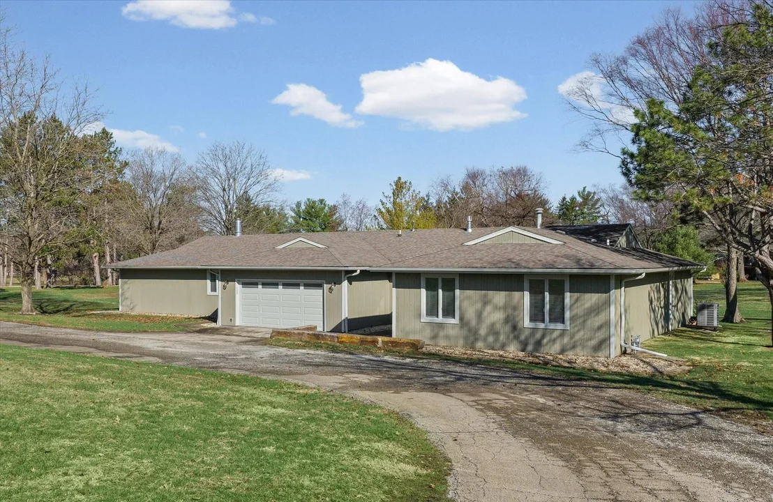 Photo of 1902 Golf Drive