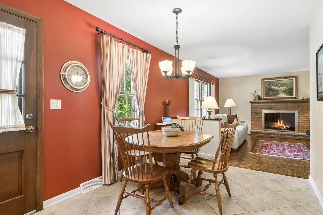 Photo of 562 E Carpenter Drive