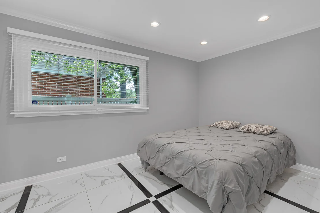 Photo of 210 W Pickwick Road