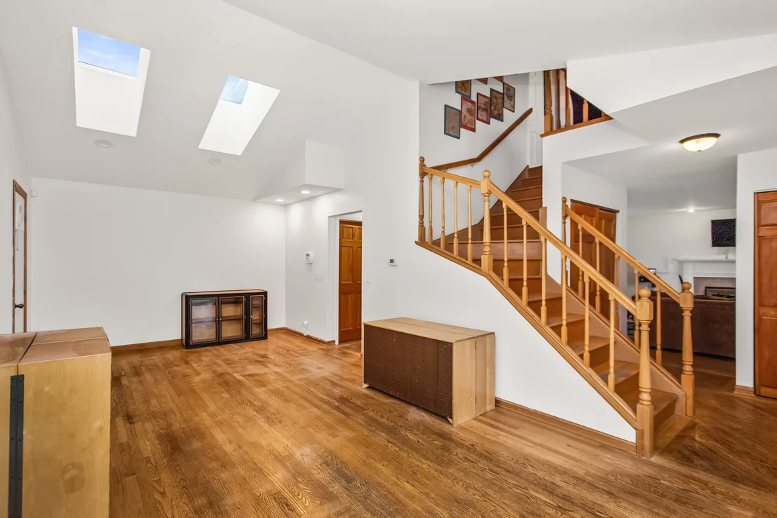 Photo of 543 LE PARC Circle