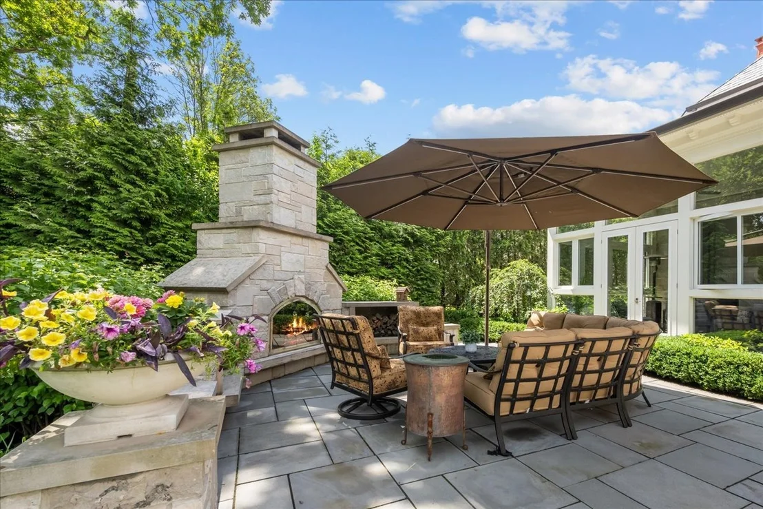 Photo of 677 Sheridan Road