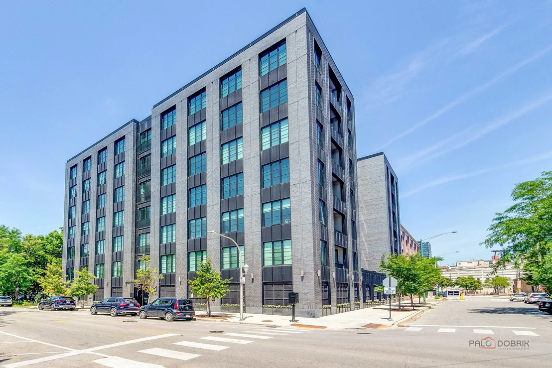 Photo of Unit 5B at 1400 W Monroe Street