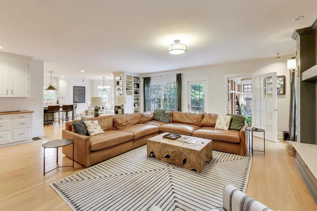 Photo of 547 JACKSON Avenue