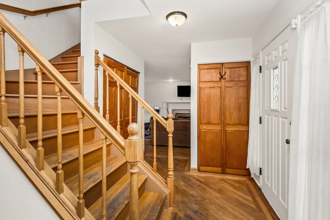 Photo of 543 LE PARC Circle