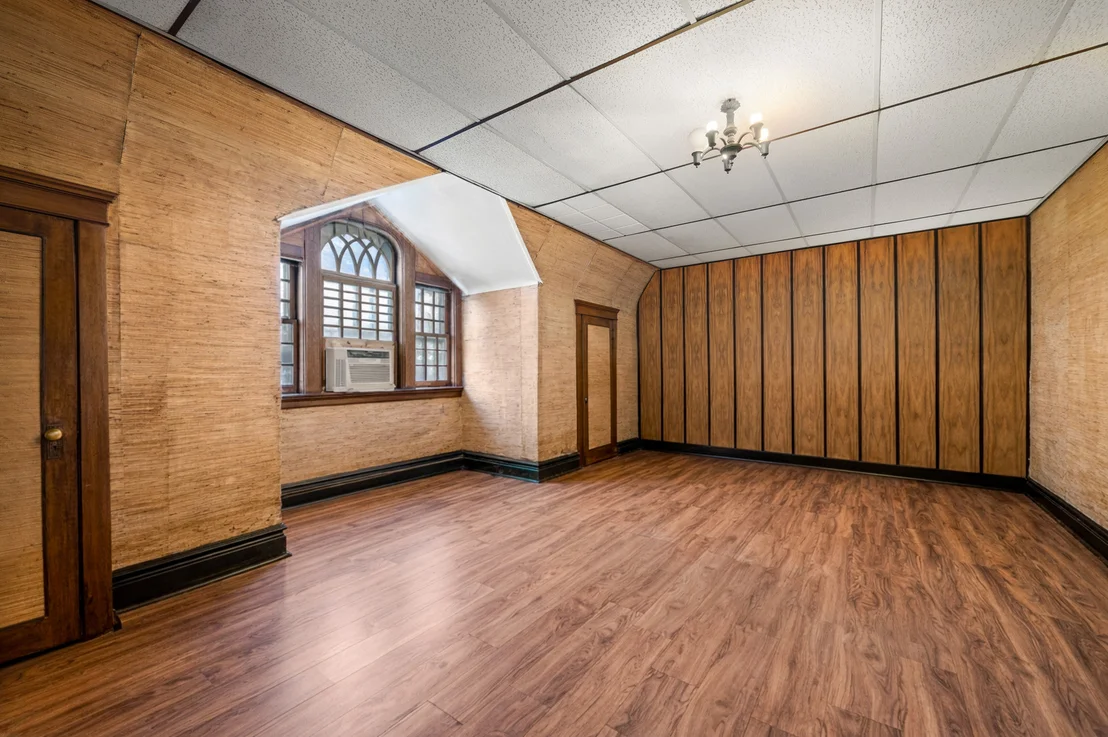Photo of 832 W Junior Terrace