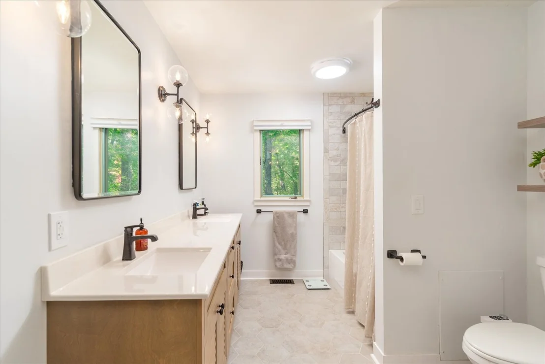 Photo of 1127 Loganberry Lane