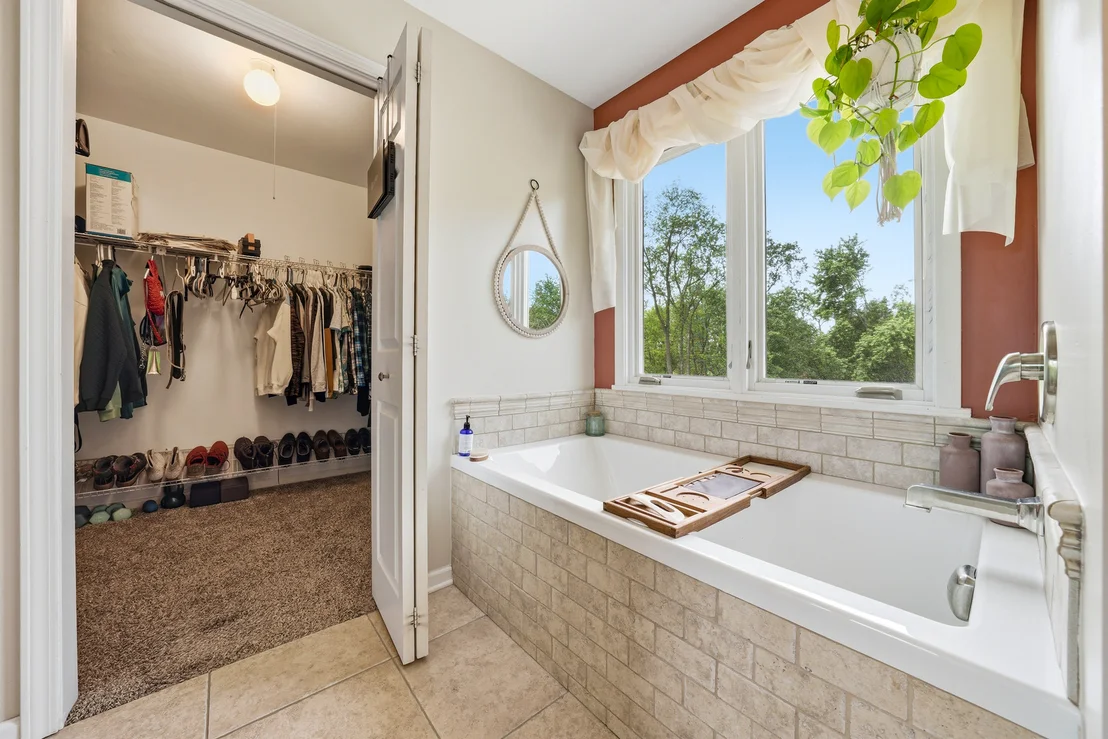 Photo of 260 Hillhurst Drive