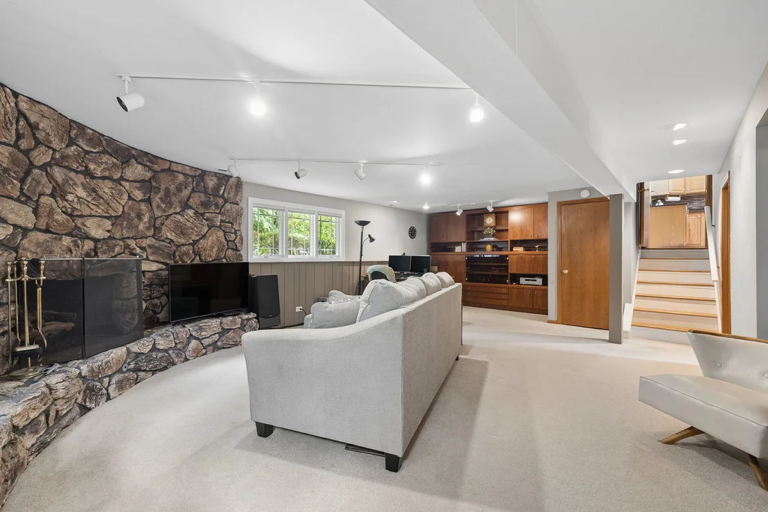 Photo of 11S634 Mcgrath Lane