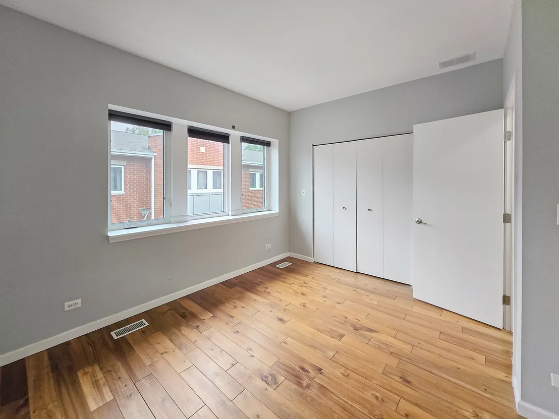 Photo of 2415 W 32nd Place