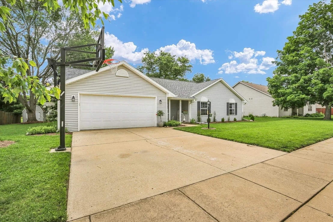 Photo of 301 N Spruce Drive