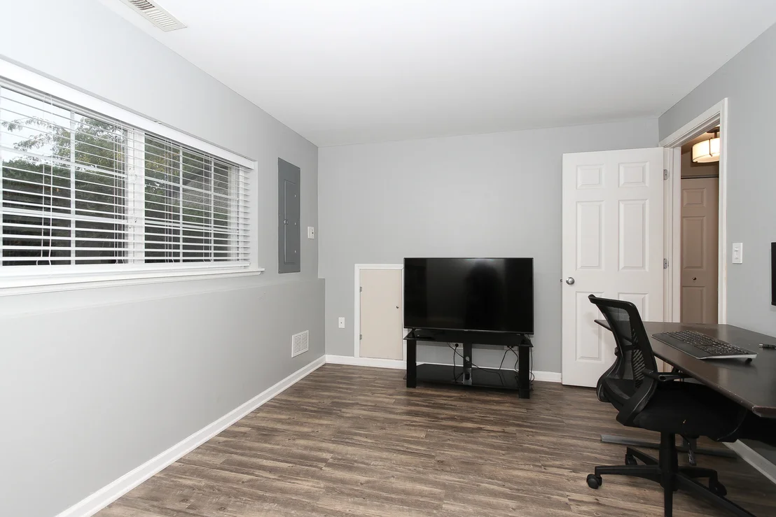 Photo of 734 THORNBURY Road