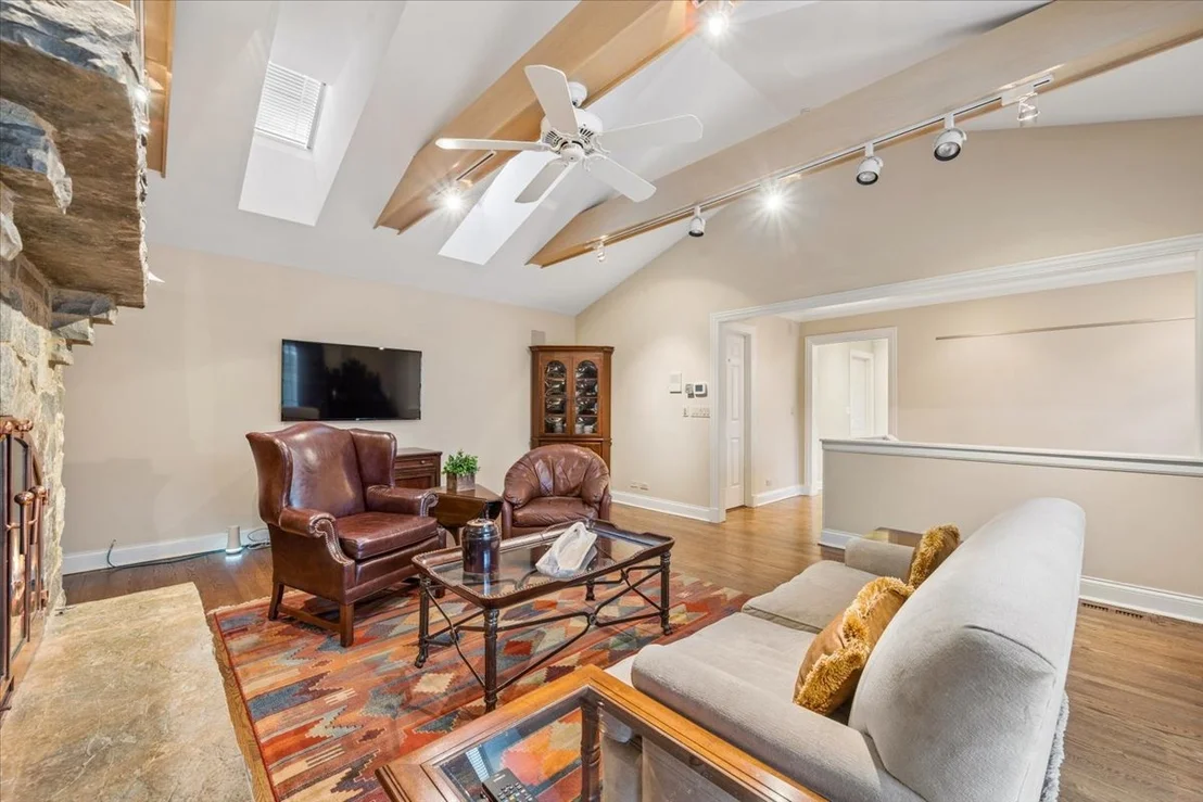 Photo of 1185 Hill Road
