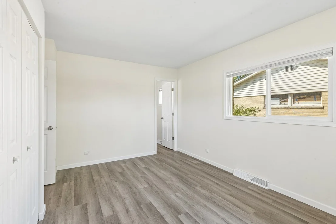 Photo of 866 Clark Lane