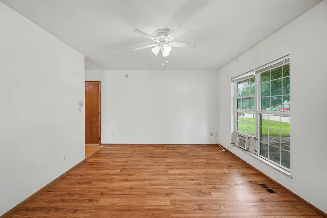 Photo of 810 MAPLEPARK Drive