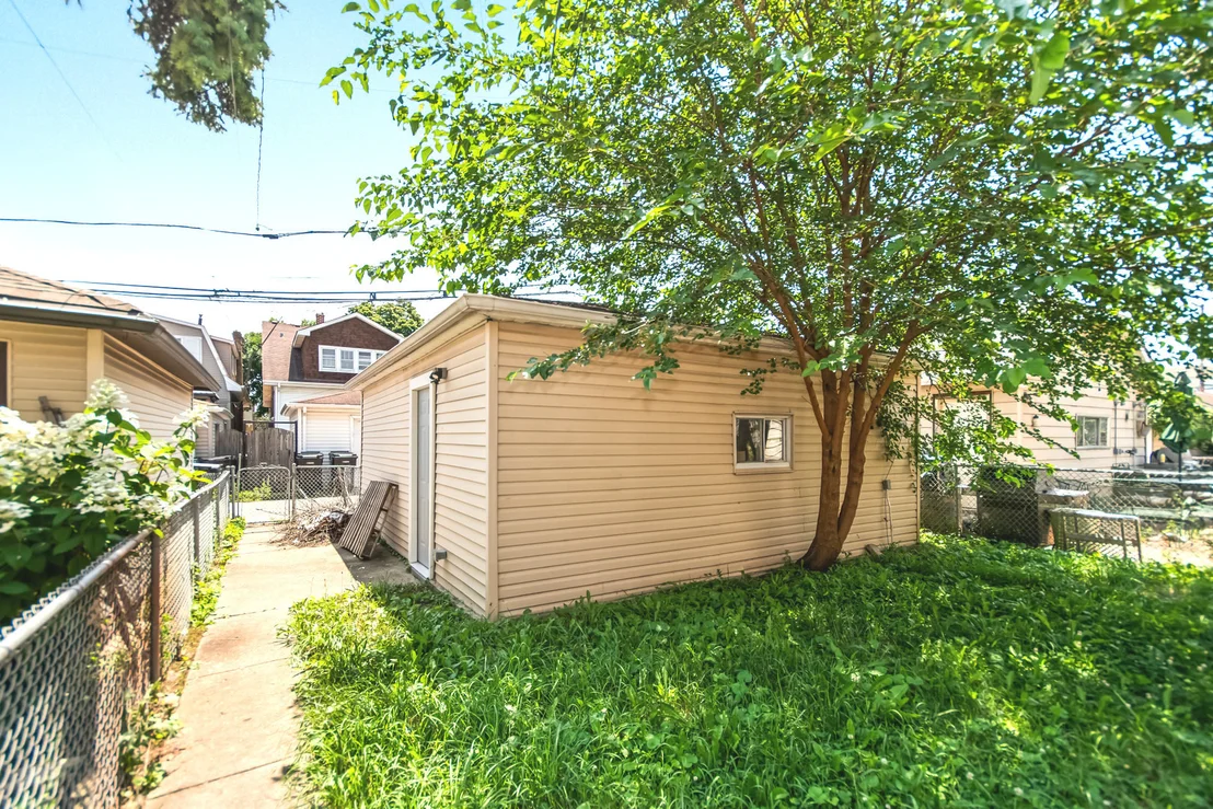 Photo of 5529 W CORNELIA Avenue
