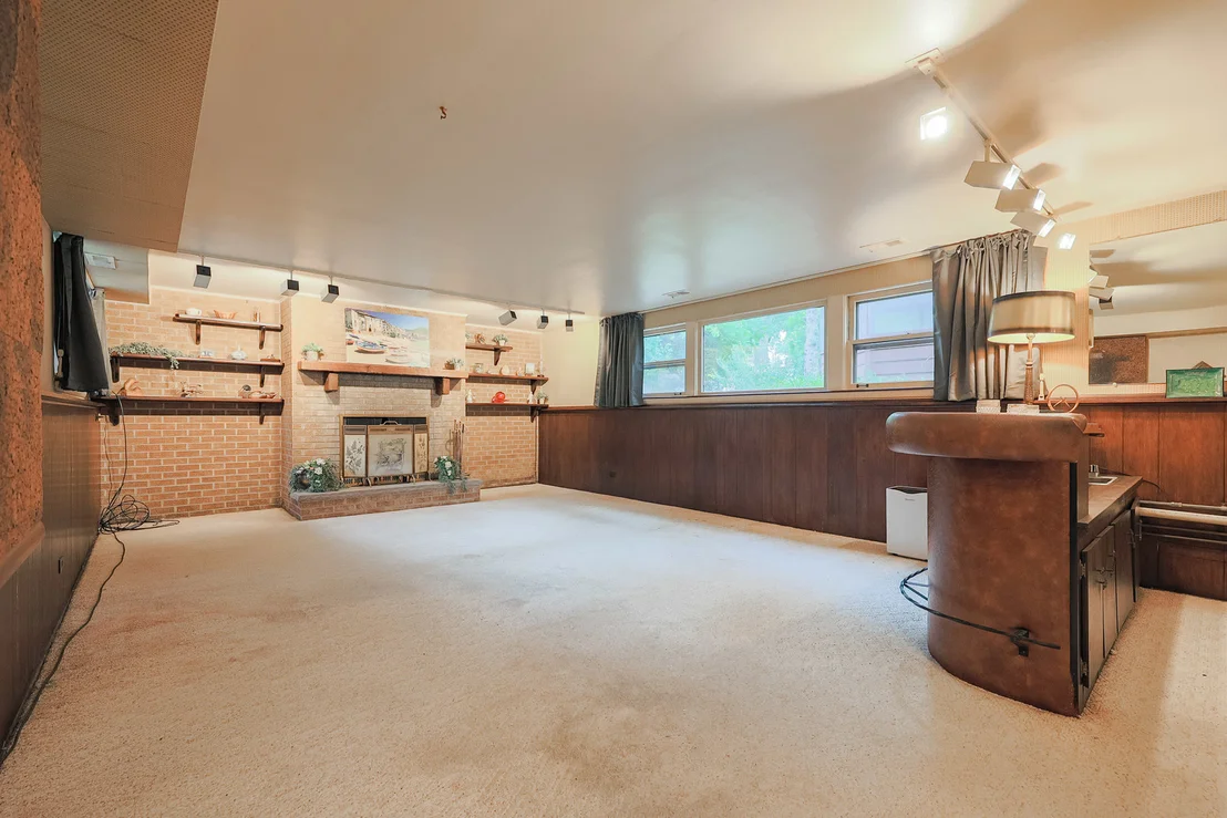 Photo of 853 Edgewater Drive