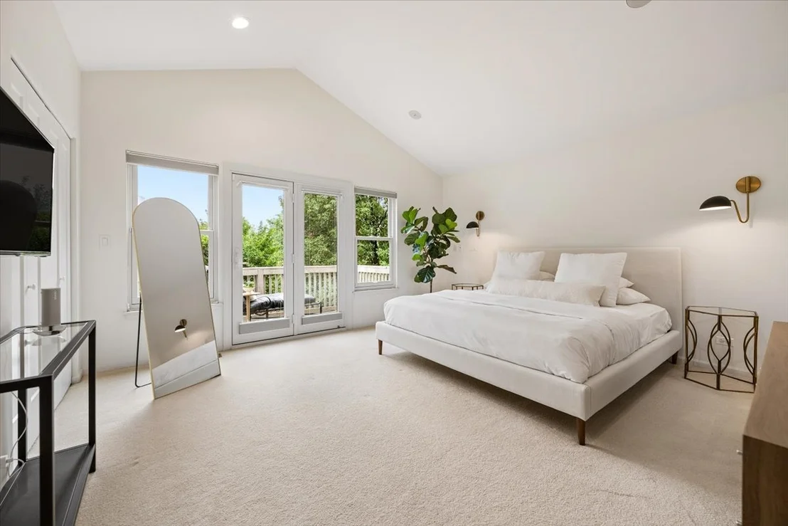 Photo of 331 W Evergreen Avenue