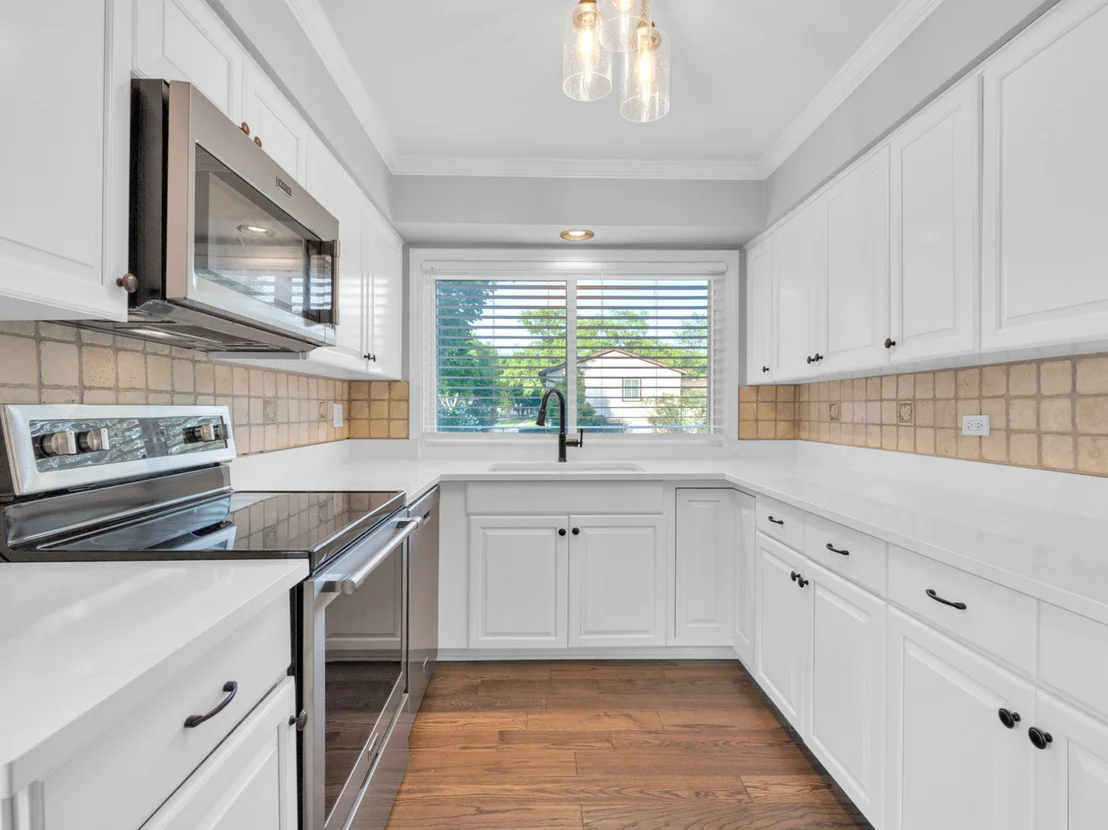 Photo of 1145 N Thackeray Drive