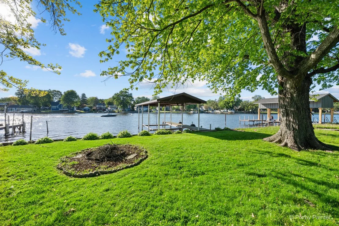 Photo of 1423 N River Road