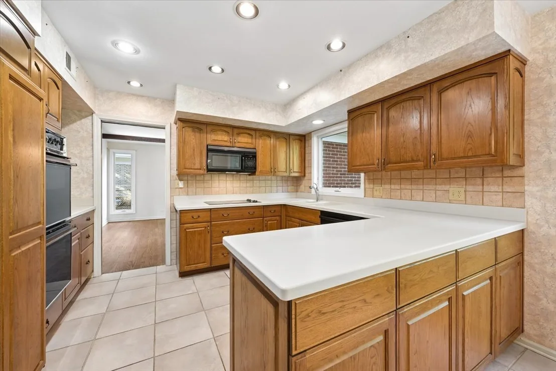 Photo of 937 Sutton Drive