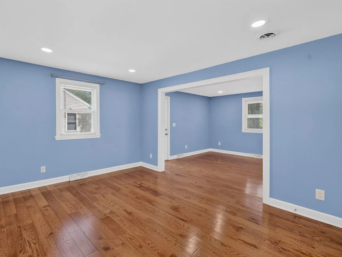 Photo of 637 S Outer Drive