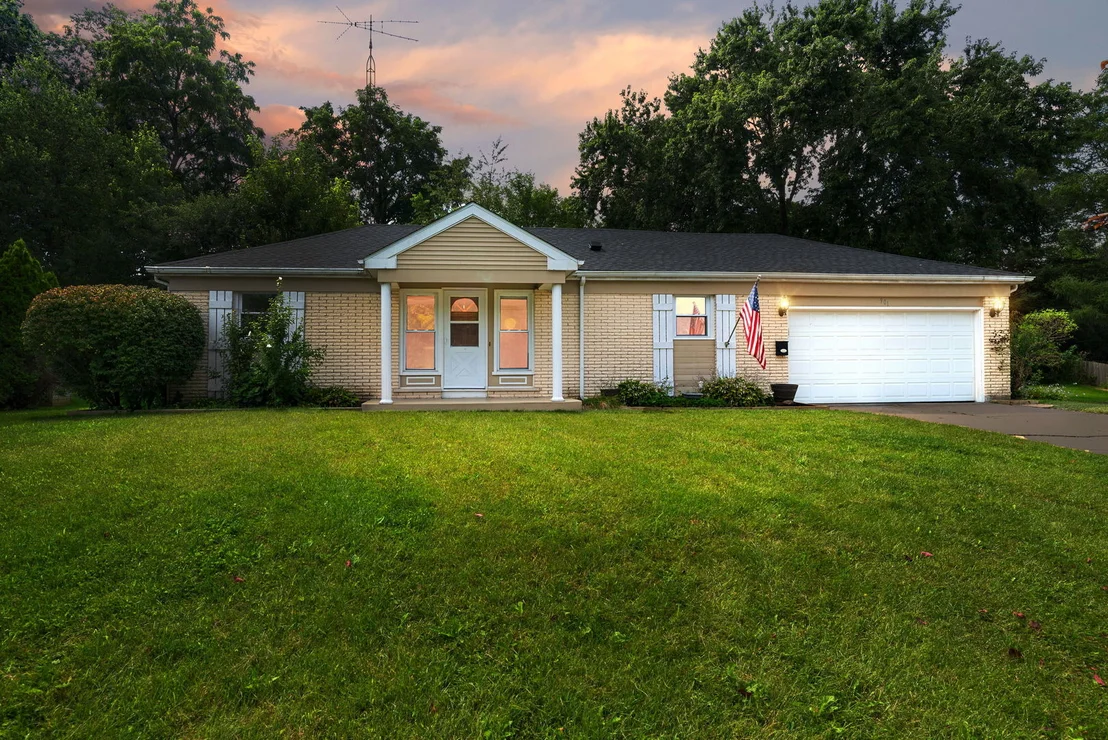 Photo of 901 Hampton Court