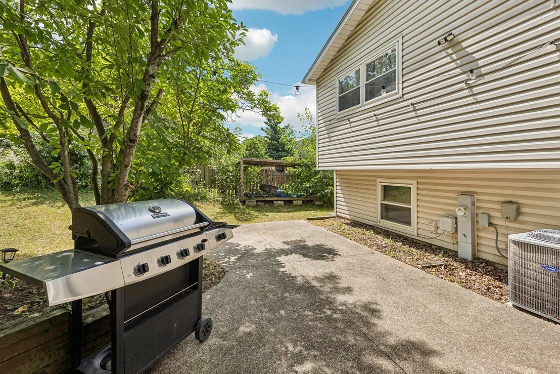 Photo of 710 Greenbriar Lane