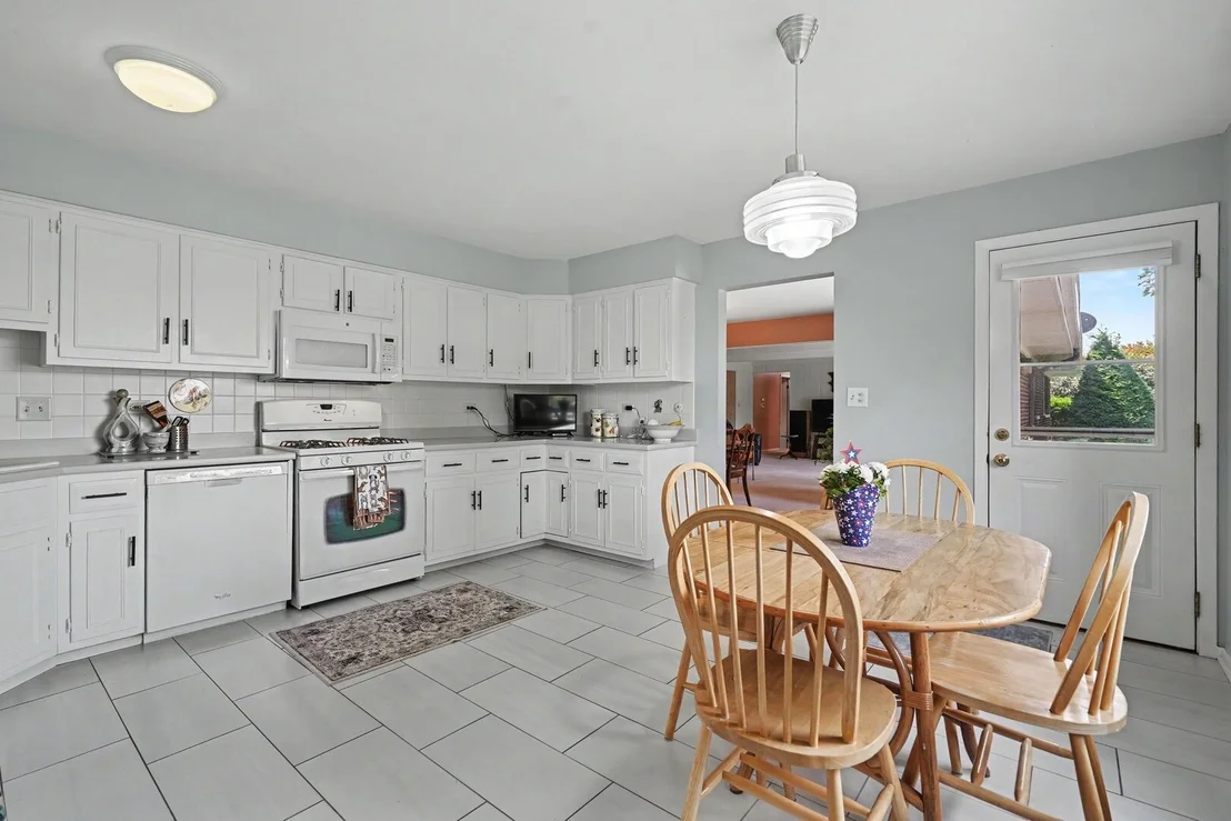 Photo of 252 Cardinal Drive