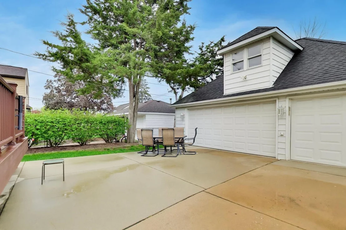 Photo of 940 W Grant Drive