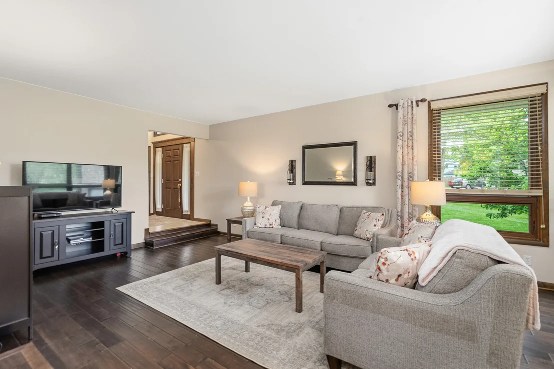 Photo of 1107 VALLEY Lane
