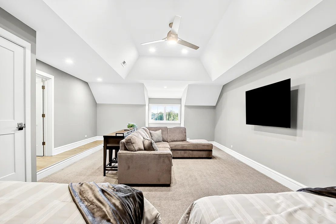 Photo of 827 Edgewater Parkway