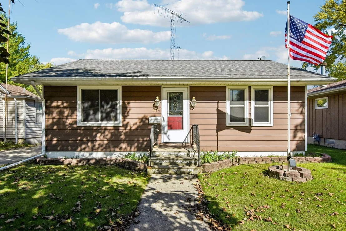 Photo of 724 Douglas Street