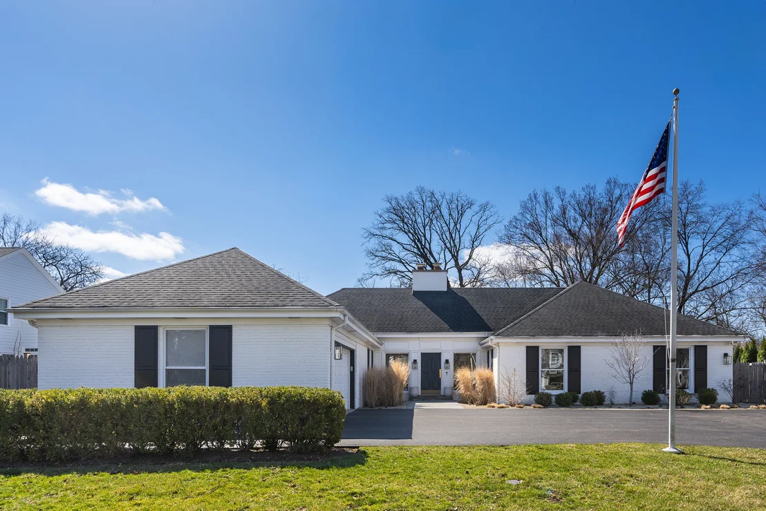 Photo of 1225 W Deerpath Road