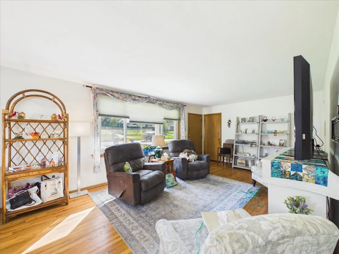 Photo of 220 FAIRVIEW Boulevard