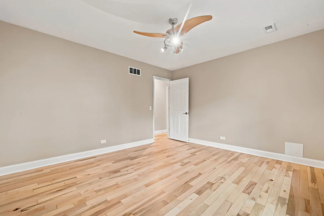 Photo of 1221 W Sable Drive