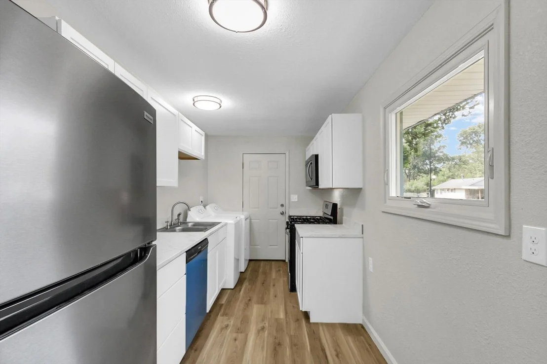 Photo of 1408 Hedge Road