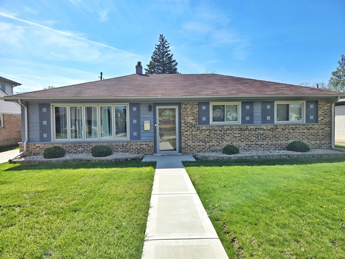 Photo of 980 W Grant Drive