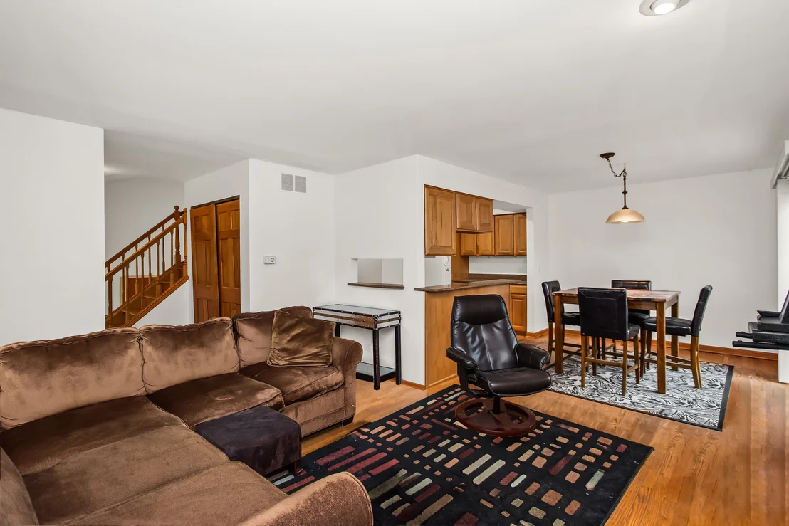 Photo of 543 LE PARC Circle