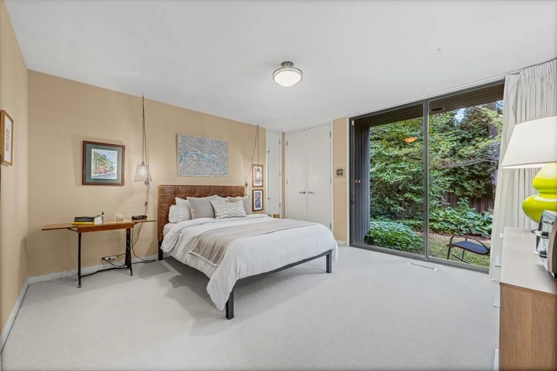 Photo of 296 WHITE OAK Lane