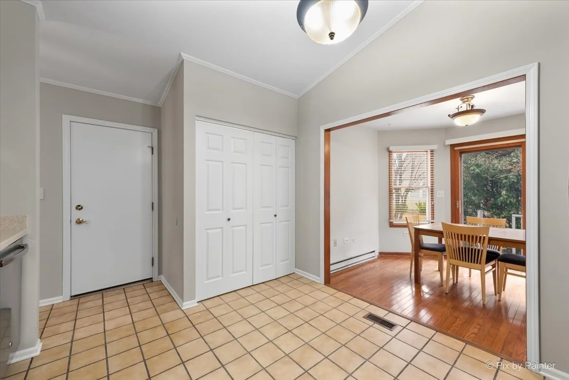 Photo of 1095 Devonshire Avenue