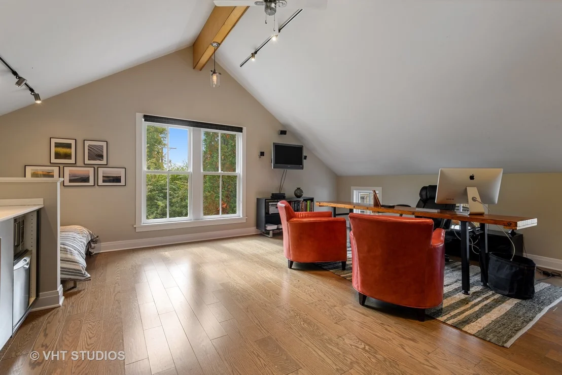 Photo of 1302 Hinman Avenue