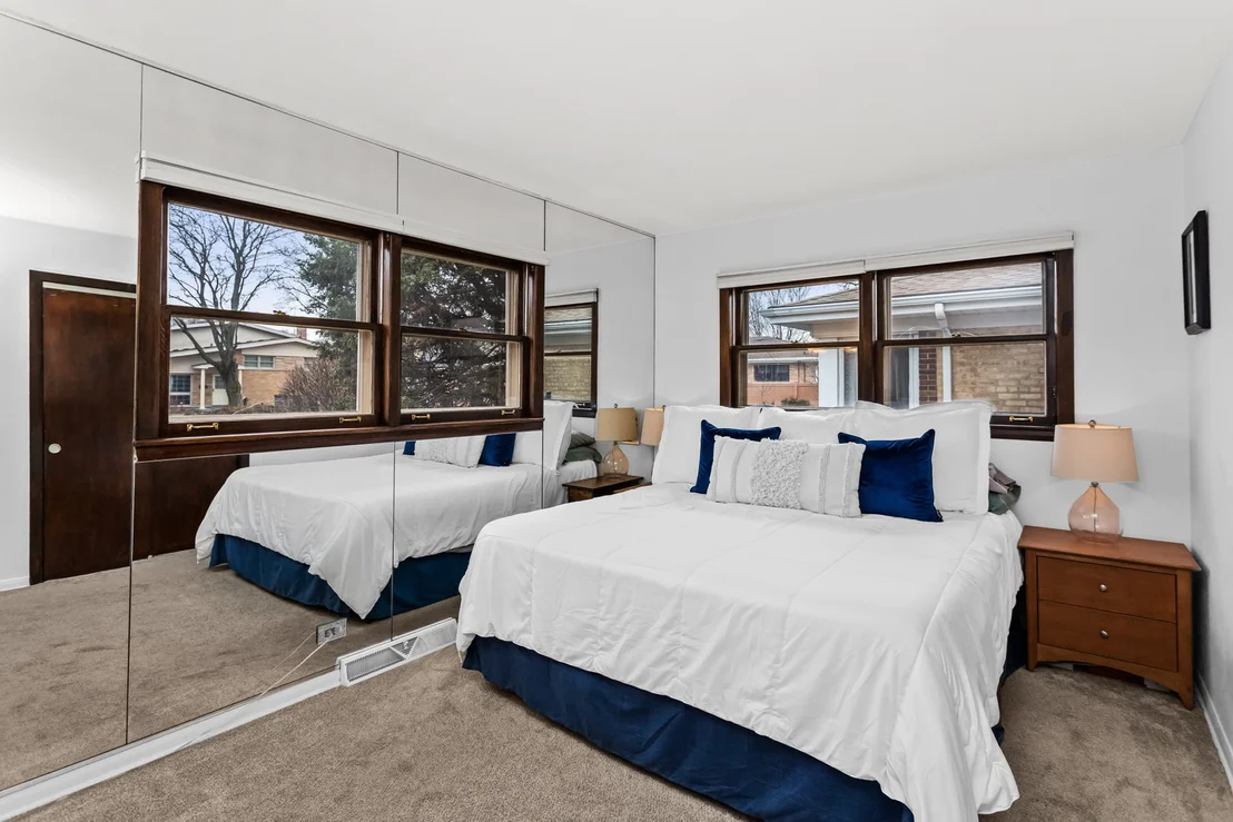 Photo of 5738 Lyons Street