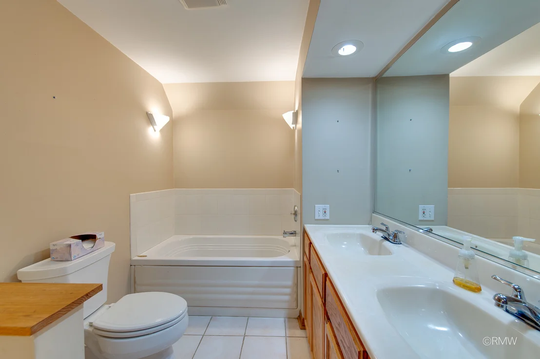 Photo of 1216 W Grove Street