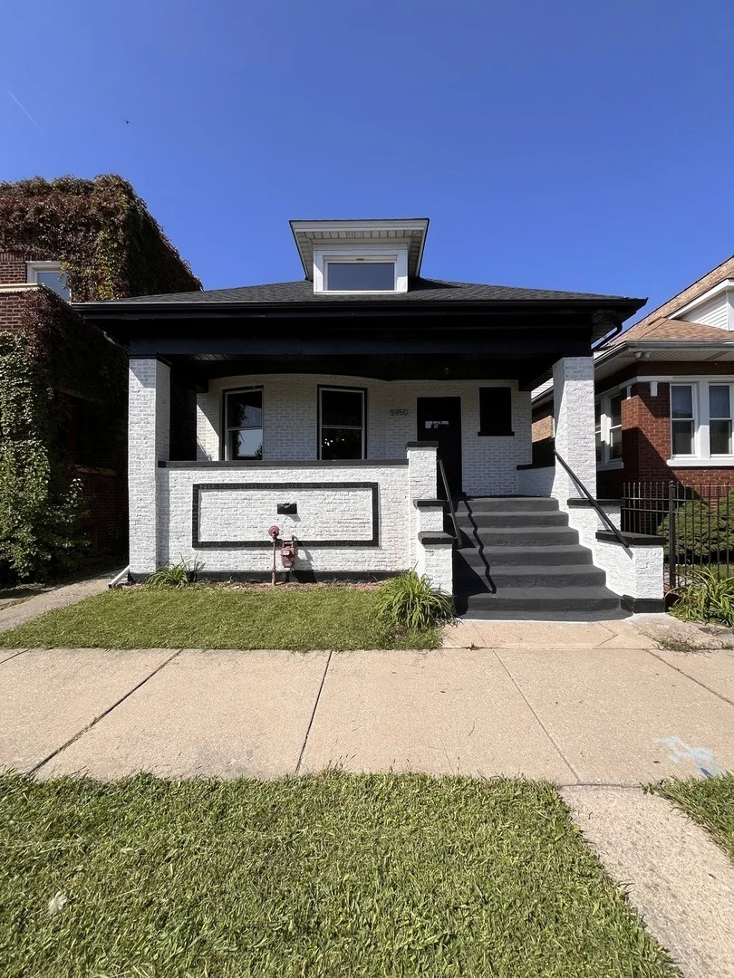 Photo of 5950 S Artesian Avenue