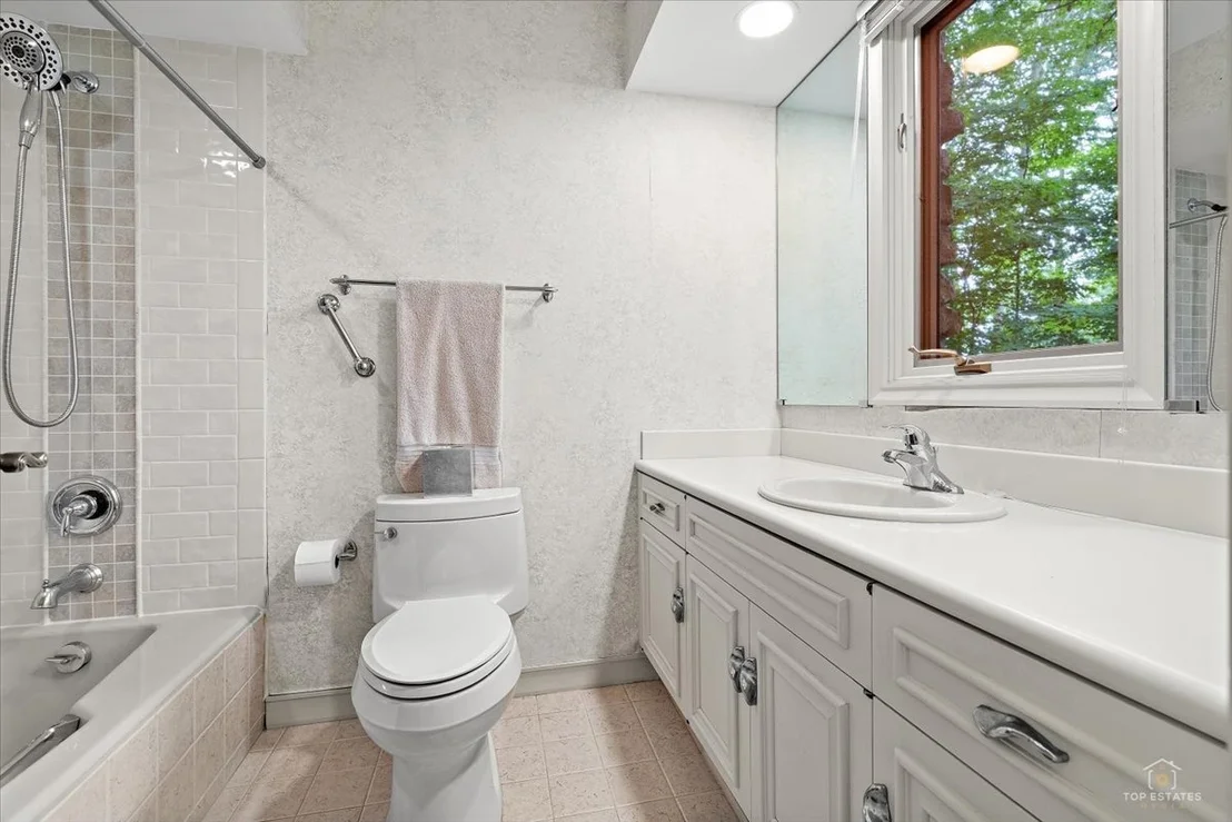 Photo of 1725 Persimmon Drive